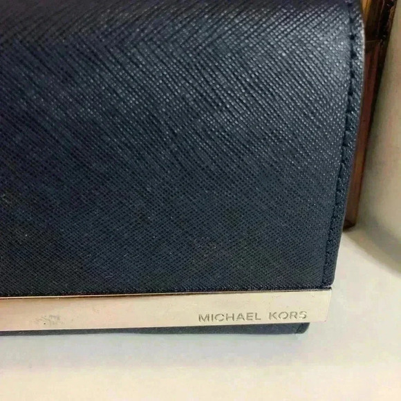 Michael Kors navy wallet - Picture 2 of 9